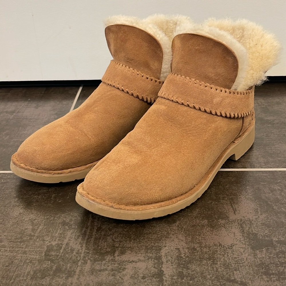 Women’s UGG McKay Bootie, size 9, EUC